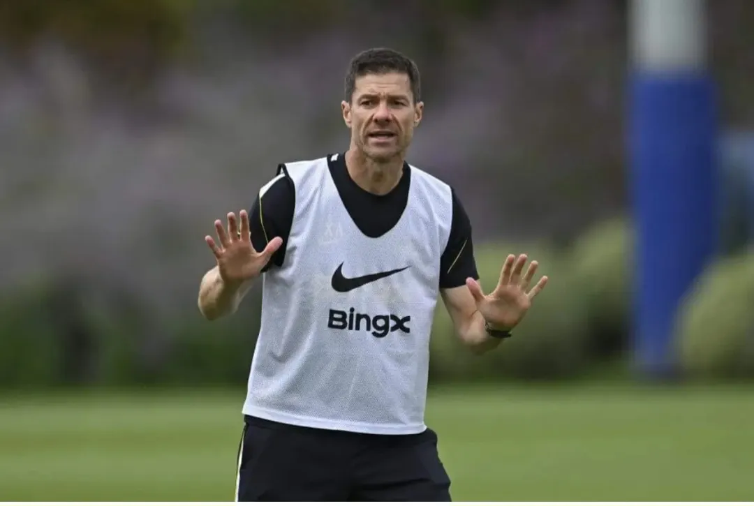 Xabi Alonso ne konferencë  për shtyp