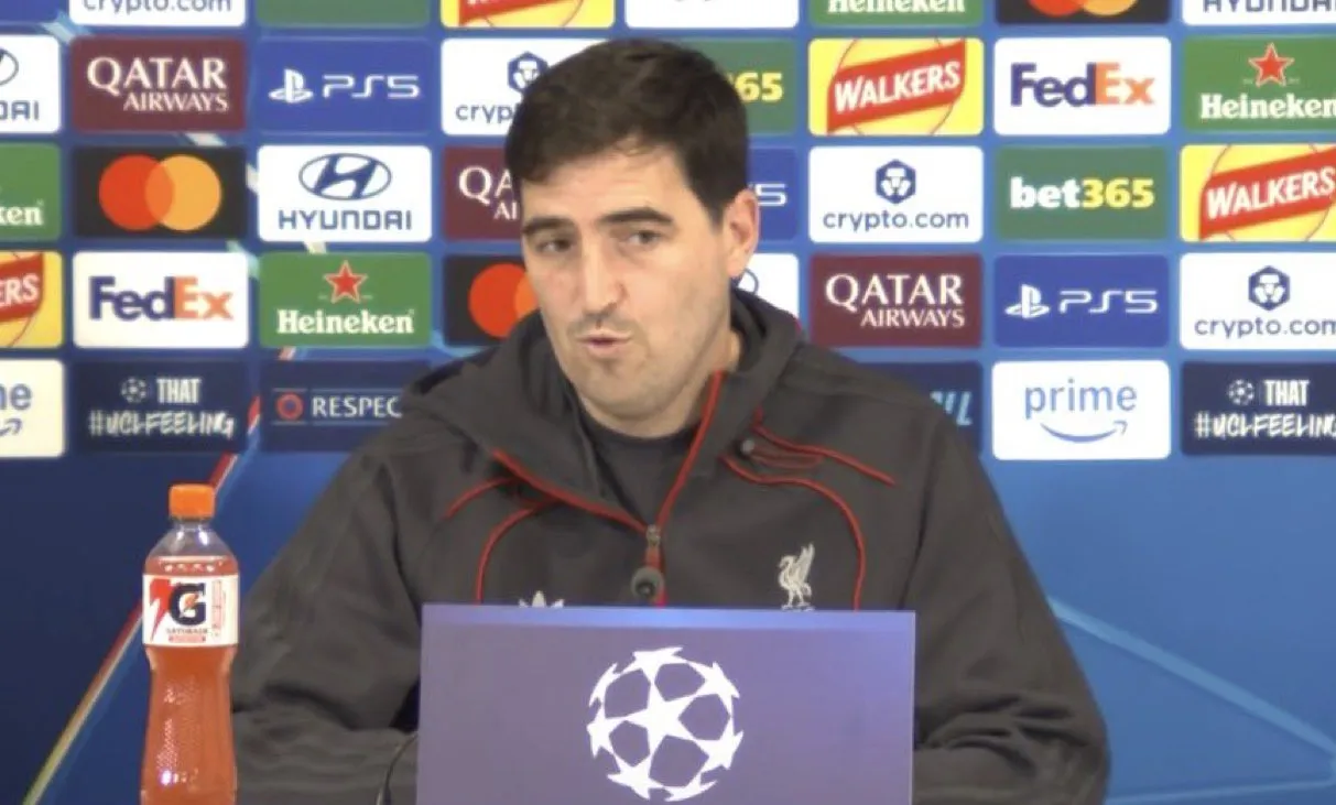 Andoni Iraola... përpara ndeshjes me Villarreal