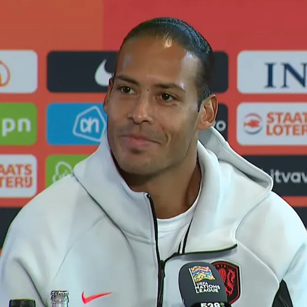 Virgil van Dijk nuk  është i kënaqur me raportet që pretendojnë se AI ishte ai që vendosi që Holanda të luante me pesë mbrojtës kundër Marokut në Kupën e Botës: