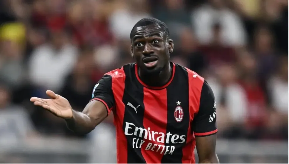 MILAN, FRANCESO ORDINE LANSON PROPOZIMIN:  SILLNI ATHEKAME, FOFANA DHE NKUNKU NË SHTËPI!"