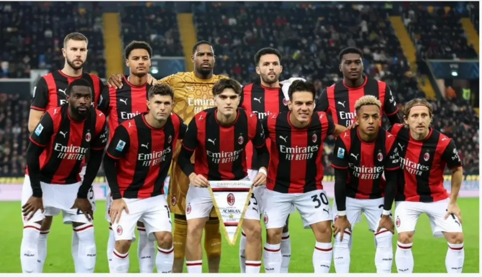 Në fillim të SkyCalcioClub, Fabio Caressa i pyeti të ftuarit në studio nëse Milani mund të jetë ndër kandidatët për Scudetton
