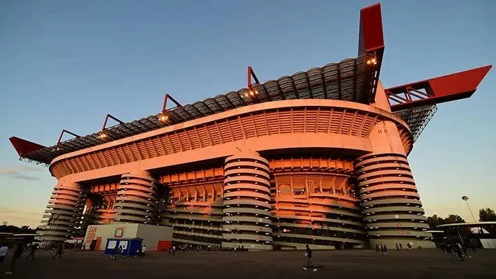 SAN SIRO MBUSHET PËR MILAN-VENEZIA