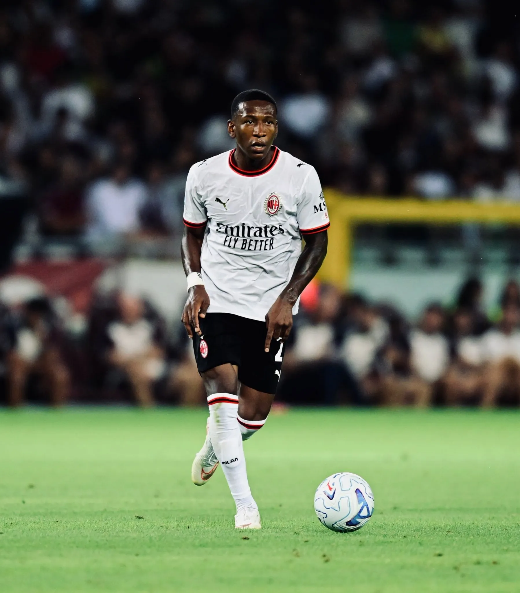 Pervis Estupiñán pas fitores së Milanit në Torino