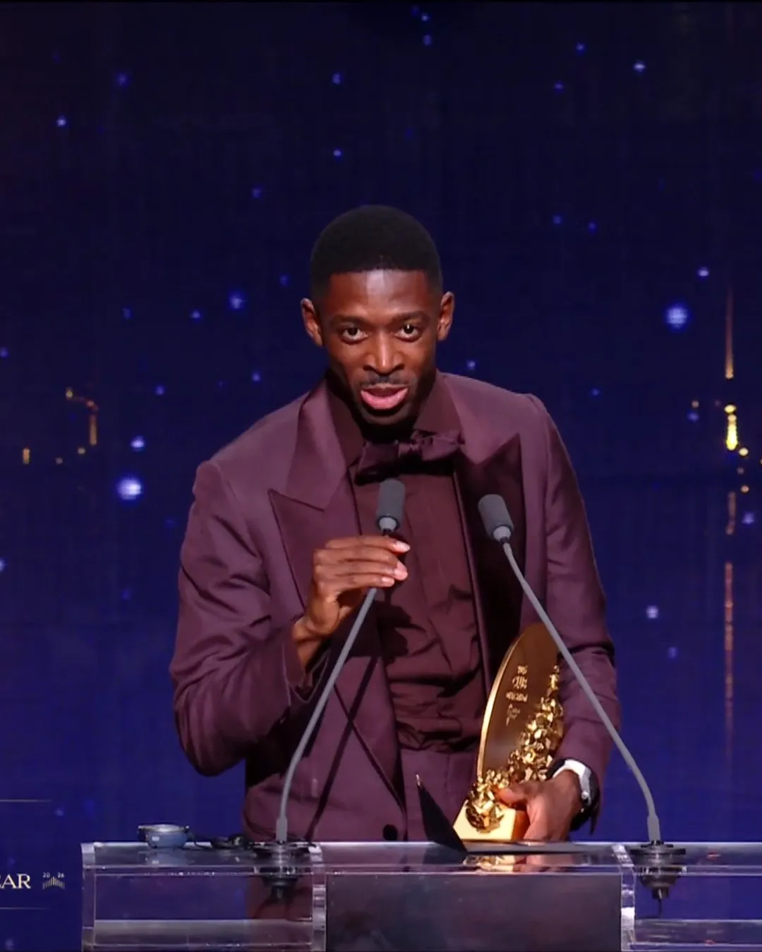 Ousmane Dembélé duke pranuar çmimin për Klubin e Vitit për Meshkuj 2026 në emër të Paris Saint-Germain